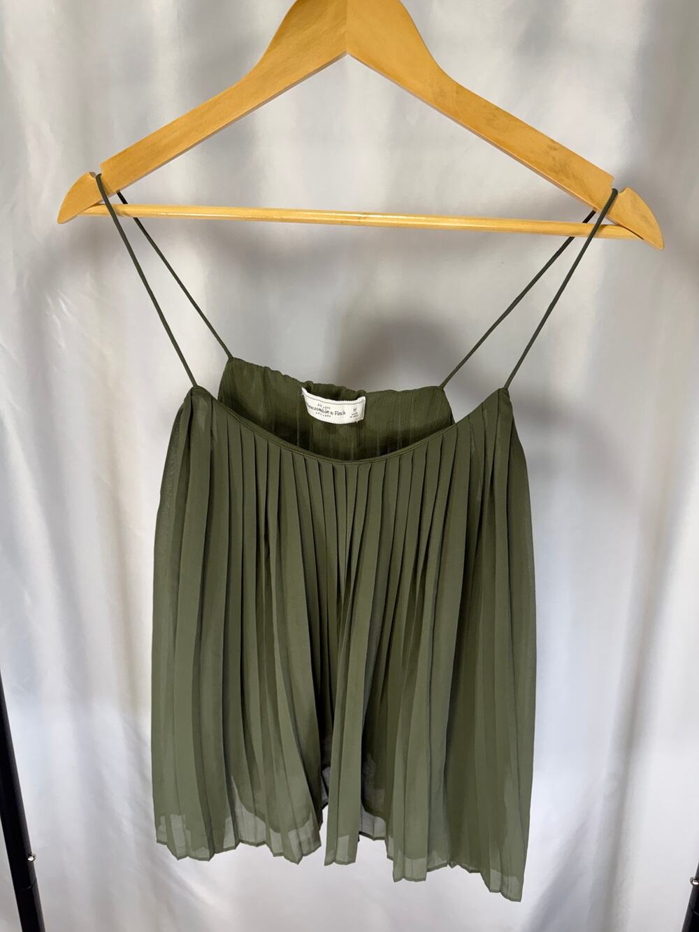 Abercrombie & Fitch Women’s M Olive Green Pleated Chiffon Cami Tank Top